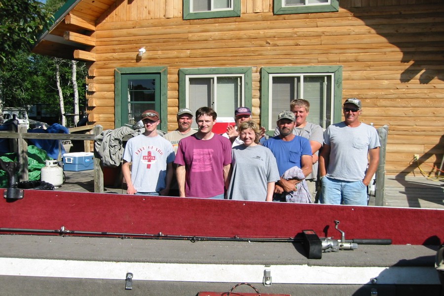 ../image/canada group pic cabin 2.jpg